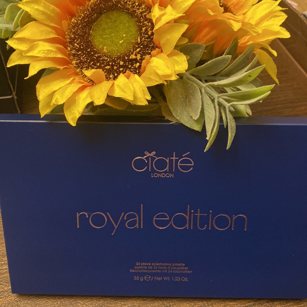 CIATÉ LONDON Royal Edition Eyeshadow Palette - Picture 4 of 5